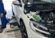 車検整備中のデモカーHS4